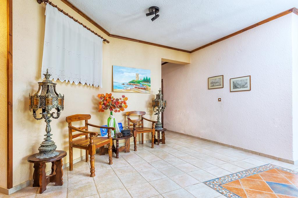 Xenios Loutra Village Karnagio Экстерьер фото