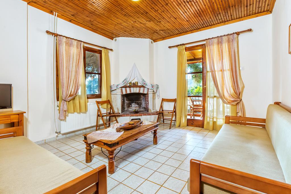 Xenios Loutra Village Karnagio Экстерьер фото