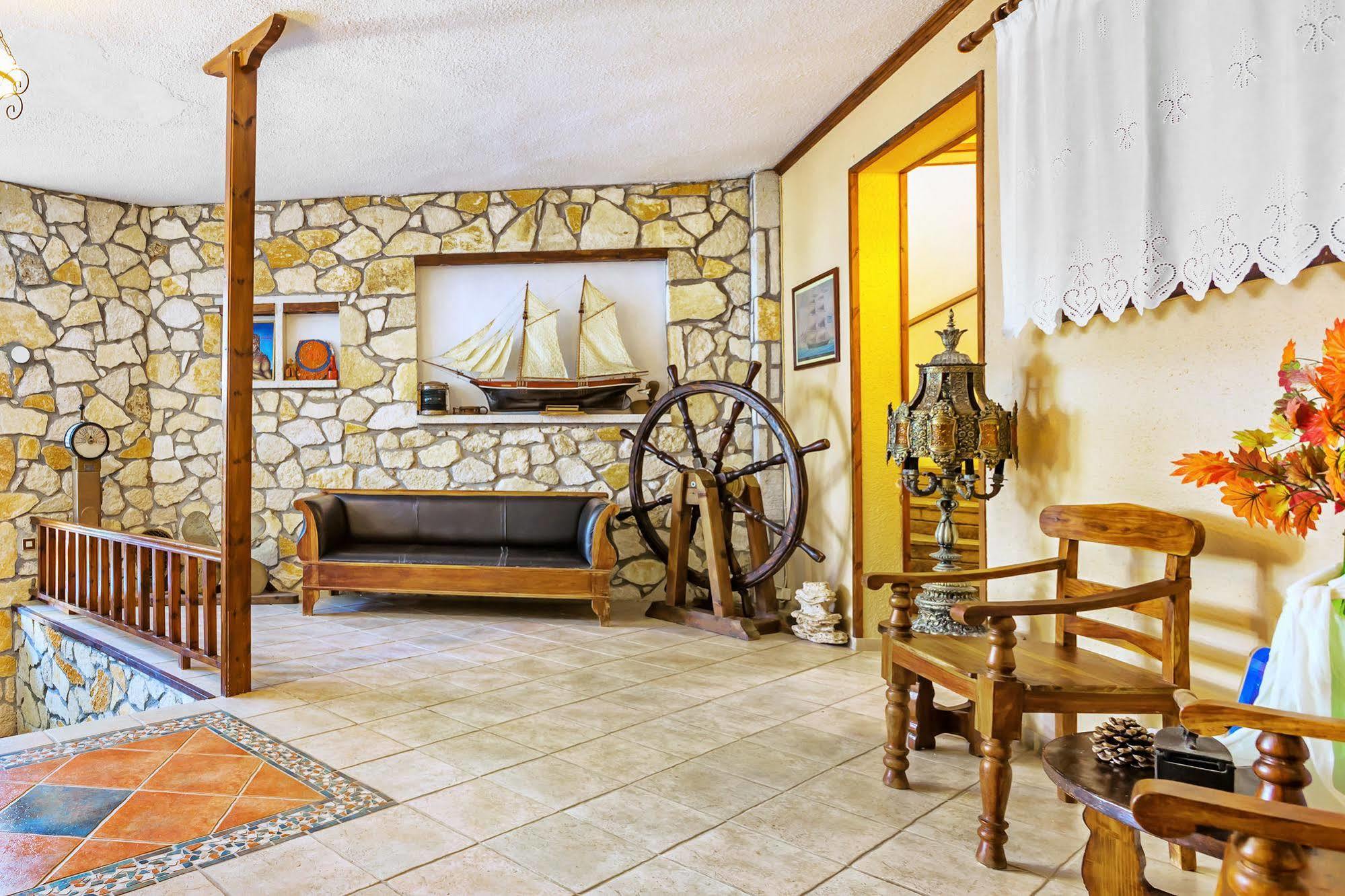 Xenios Loutra Village Karnagio Экстерьер фото