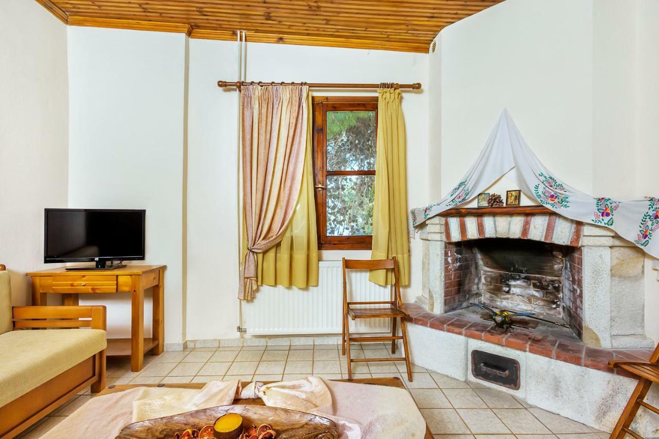 Xenios Loutra Village Karnagio Экстерьер фото